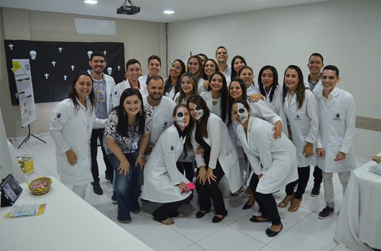 alunos da faculdade rebouças apresentam trabalhos na primeira semana de iniciação científica da instituição