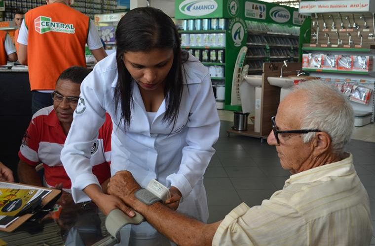 Faculdade Rebouças oferece servições de saúde a clientes e funcionários da Central da Construção