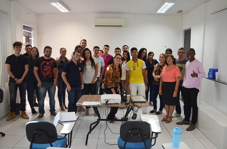 Aulos de RH participam de aula de campo na Tess Indústria