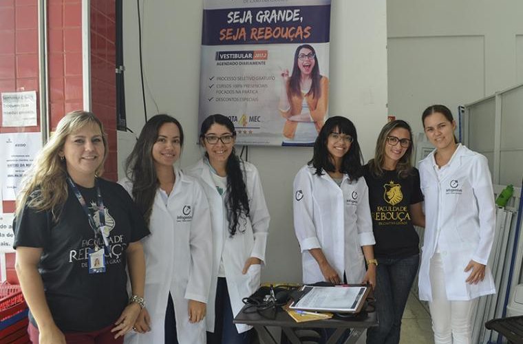 Faculdade Rebouças oferece cursos a clientes e funcionário do Supermercado Estrela