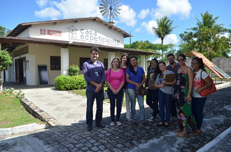 Alunos de Design de Interiores da Faculdade Rebouças participam de aula de campo na Casa Ecoeficiente